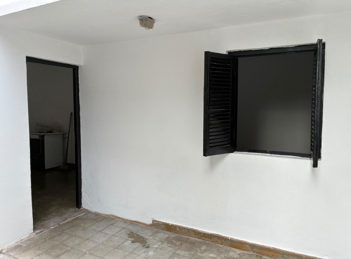 Foto de Casa de pasillo con patio y 2 dormitorios - Zona Norte, imagen 2