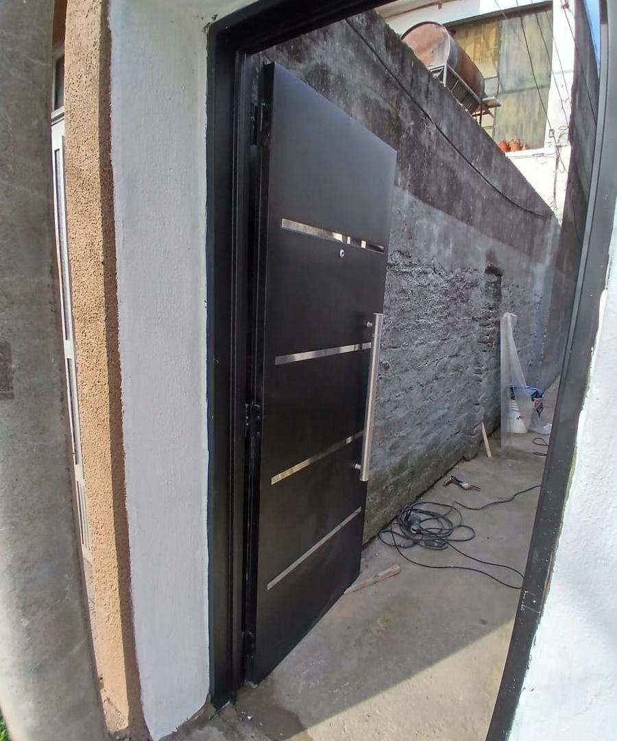 Foto de Casa de pasillo con patio y 2 dormitorios - Zona Norte, imagen 1