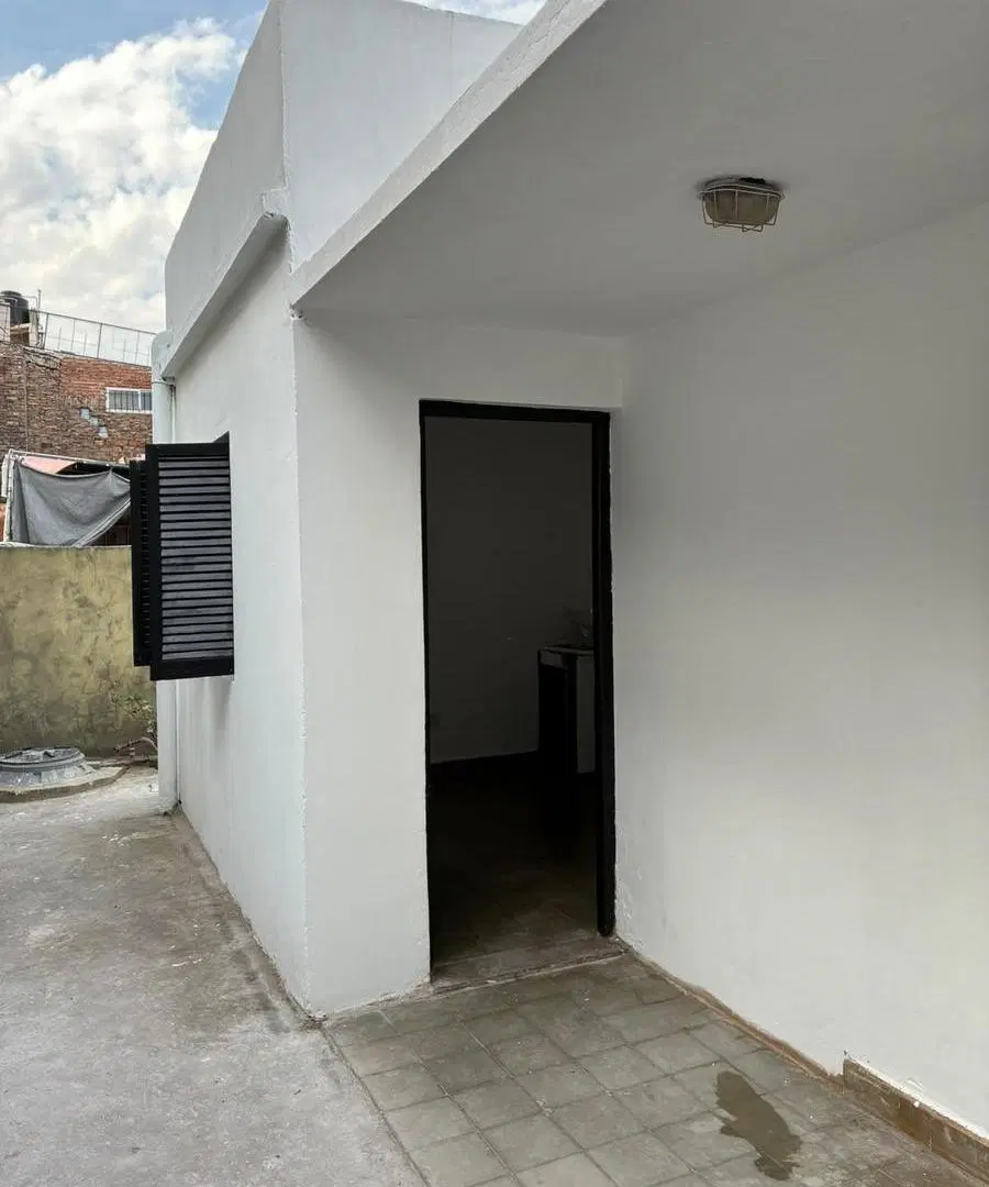 Casa de pasillo con patio y 2 dormitorios - Zona Norte 1