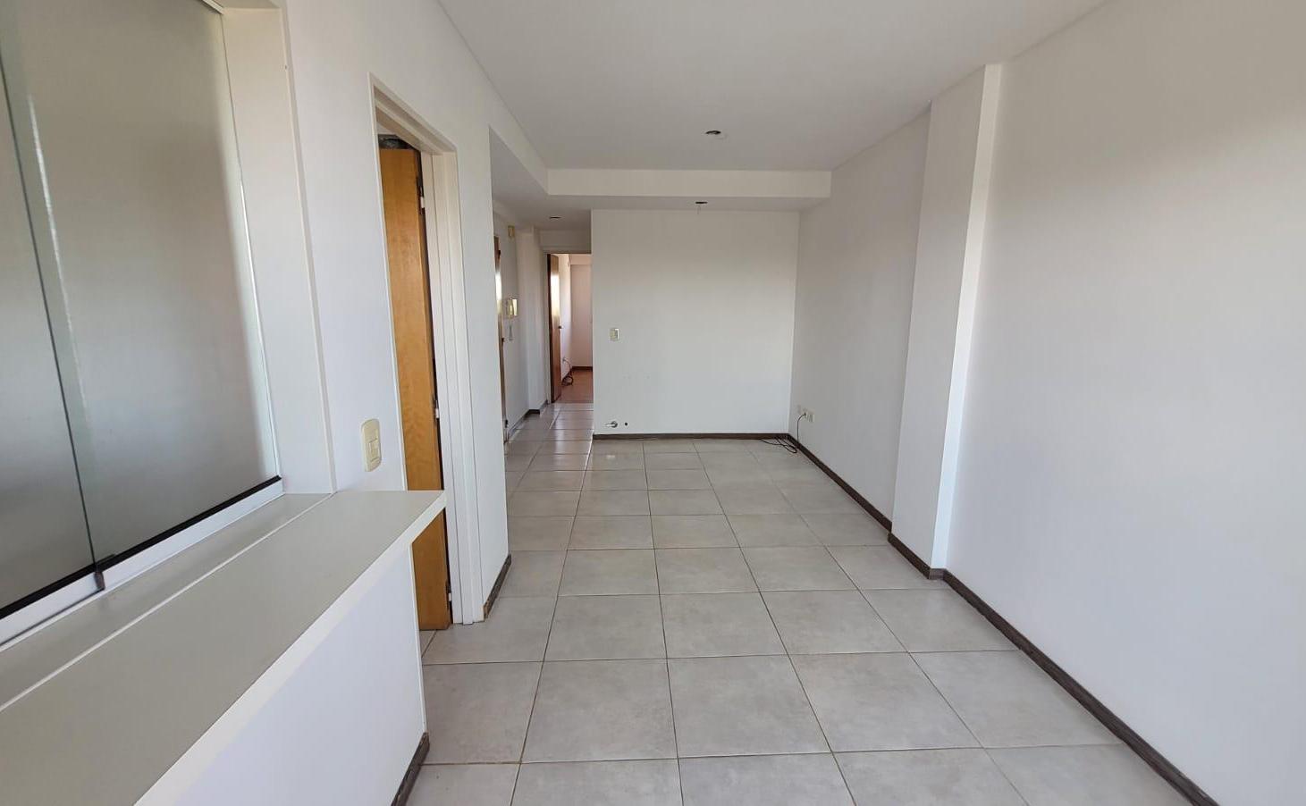 Foto de Alquiler 1 Dormitorio al frente con balcón echesortu Pellegrini 3545, imagen 2