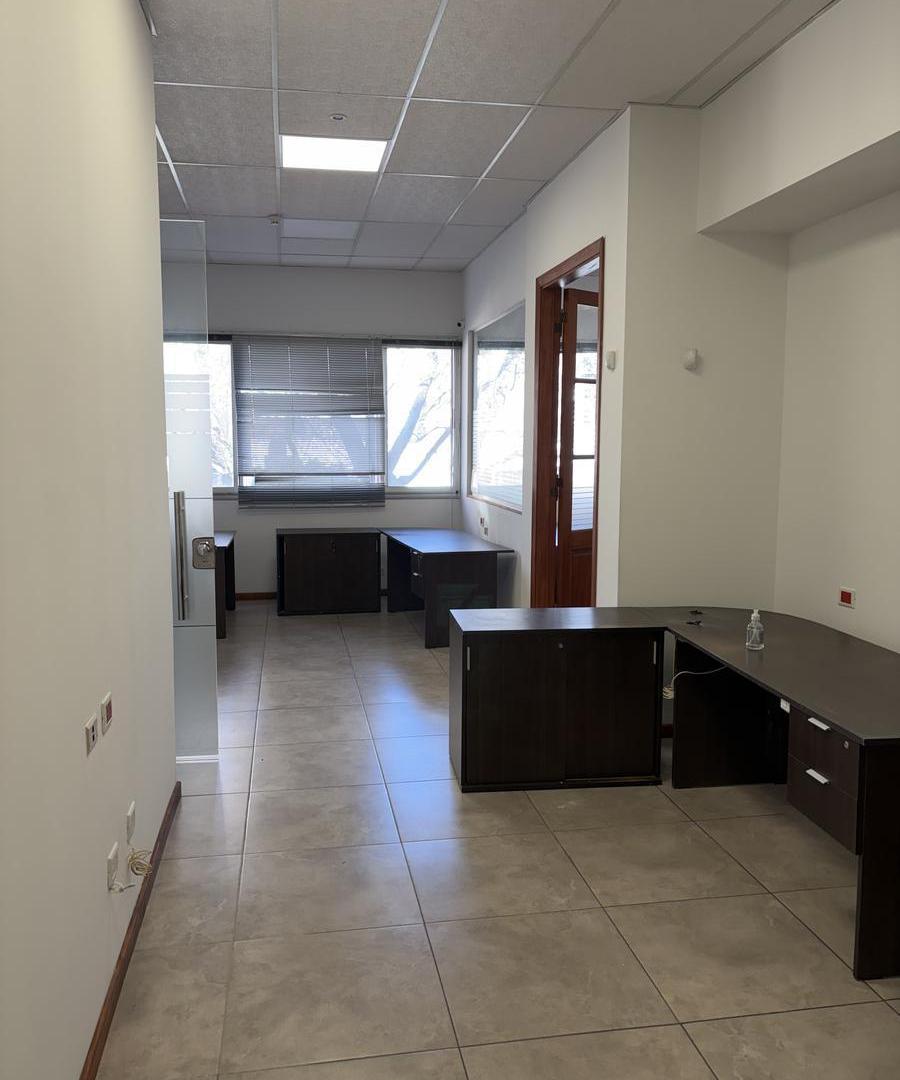 Foto de Alquiler Local comercial en Barrio Lourdes, imagen 4