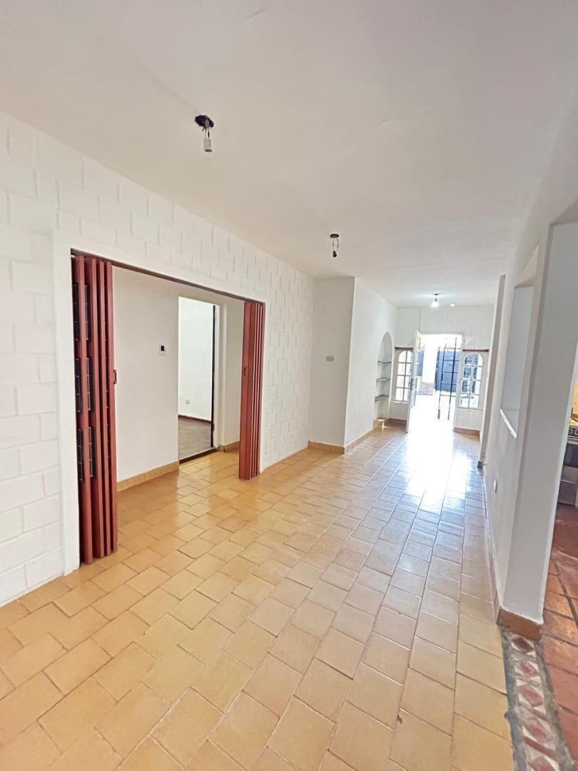 Foto de CASA DE 3 AMBIENTES EN ALQUILER EN TEMPERLEY CON GARAGE., imagen 5