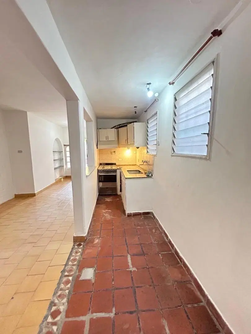 CASA DE 3 AMBIENTES EN ALQUILER EN TEMPERLEY CON GARAGE. 4