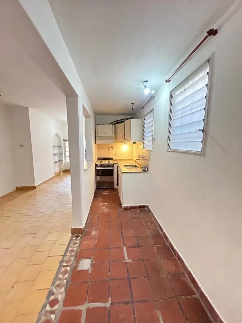 CASA DE 3 AMBIENTES EN ALQUILER EN TEMPERLEY CON GARAGE. 2