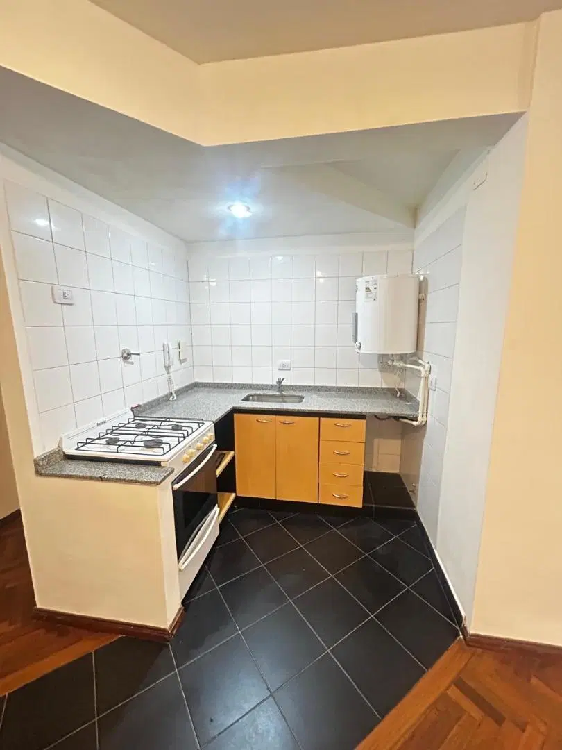 DEPARTAMENTO MONOAMBIENTE EN ALQUILER EN LOMAS DE ZAMORA 3