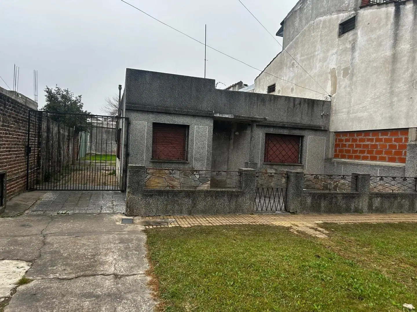 CASA A DEMOLER SOBRE LOTE DE 400 M2, OPORTUNIDAD! 1