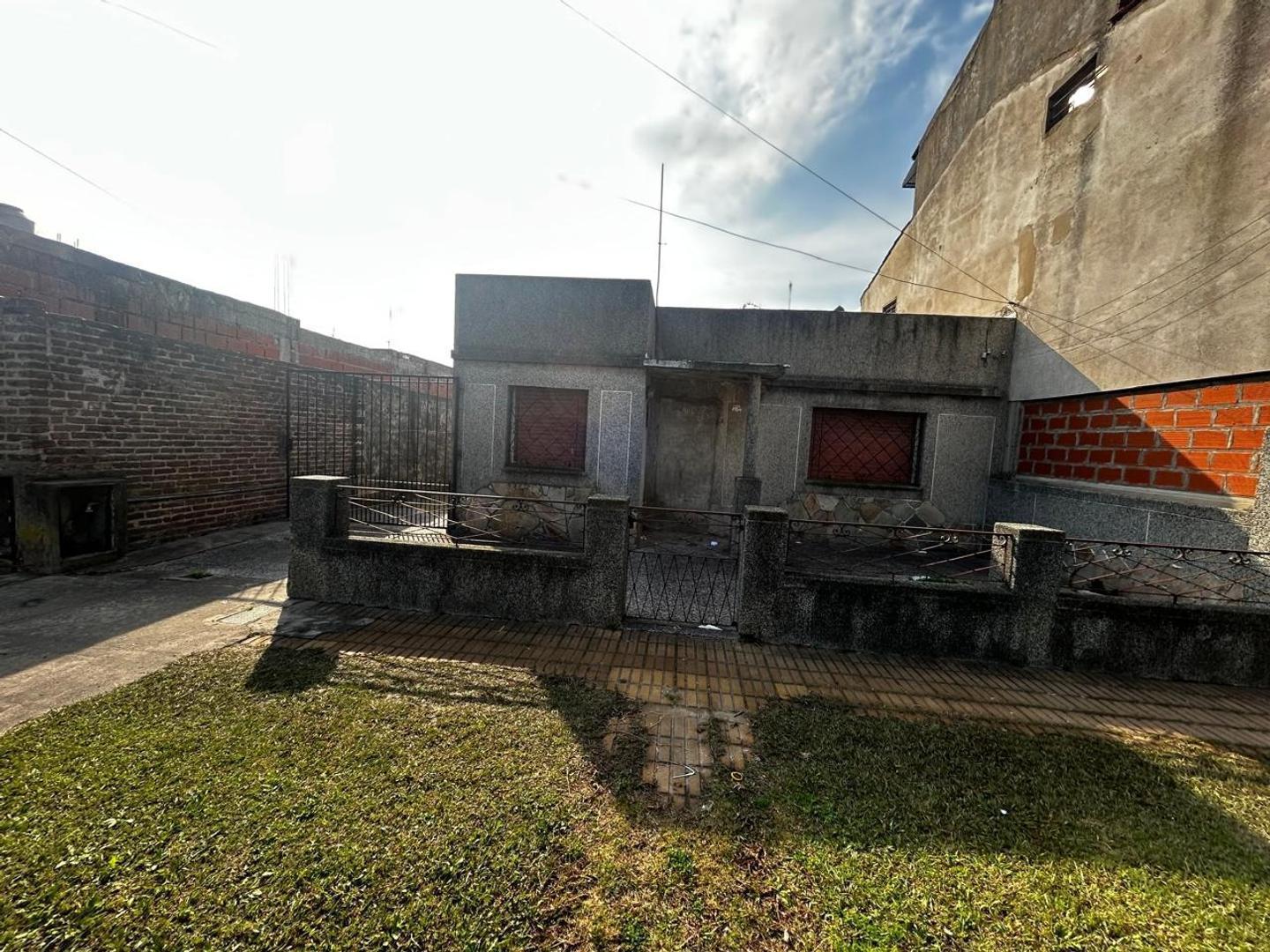 Foto de CASA A DEMOLER SOBRE LOTE DE 400 M2, OPORTUNIDAD!, imagen 2