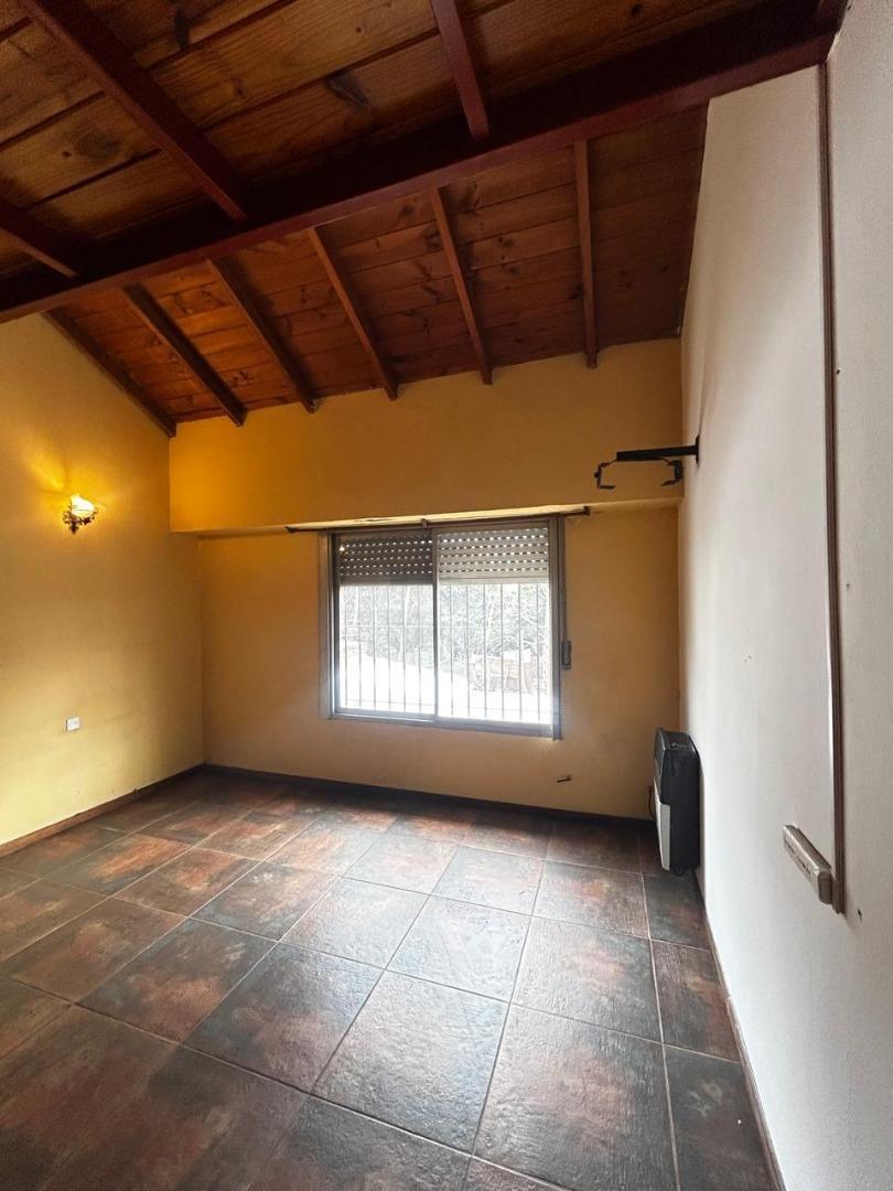 Foto de CASAN DE 4 AMBIENTES EN ALQUILER EN TEMPERLEY COCHERA/PARQUE, imagen 4