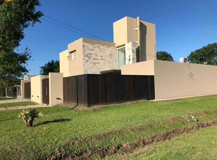 Casa  en Alquiler en Rosario, Santa Fe, Argentina 4