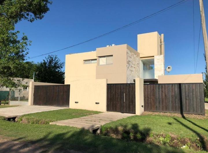 Casa  en Alquiler en Rosario, Santa Fe, Argentina 2