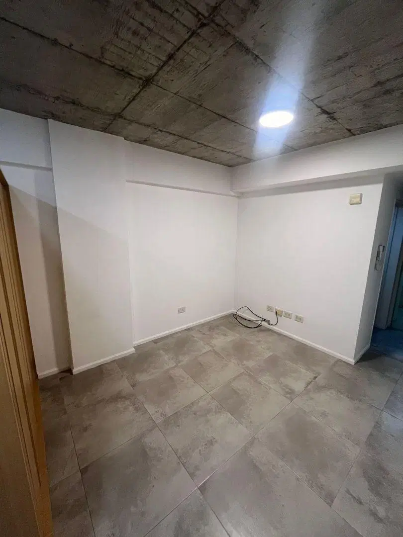 MONOAMBIENTE CON BALCÓN, 10 CUADRAS SUBTE A 5