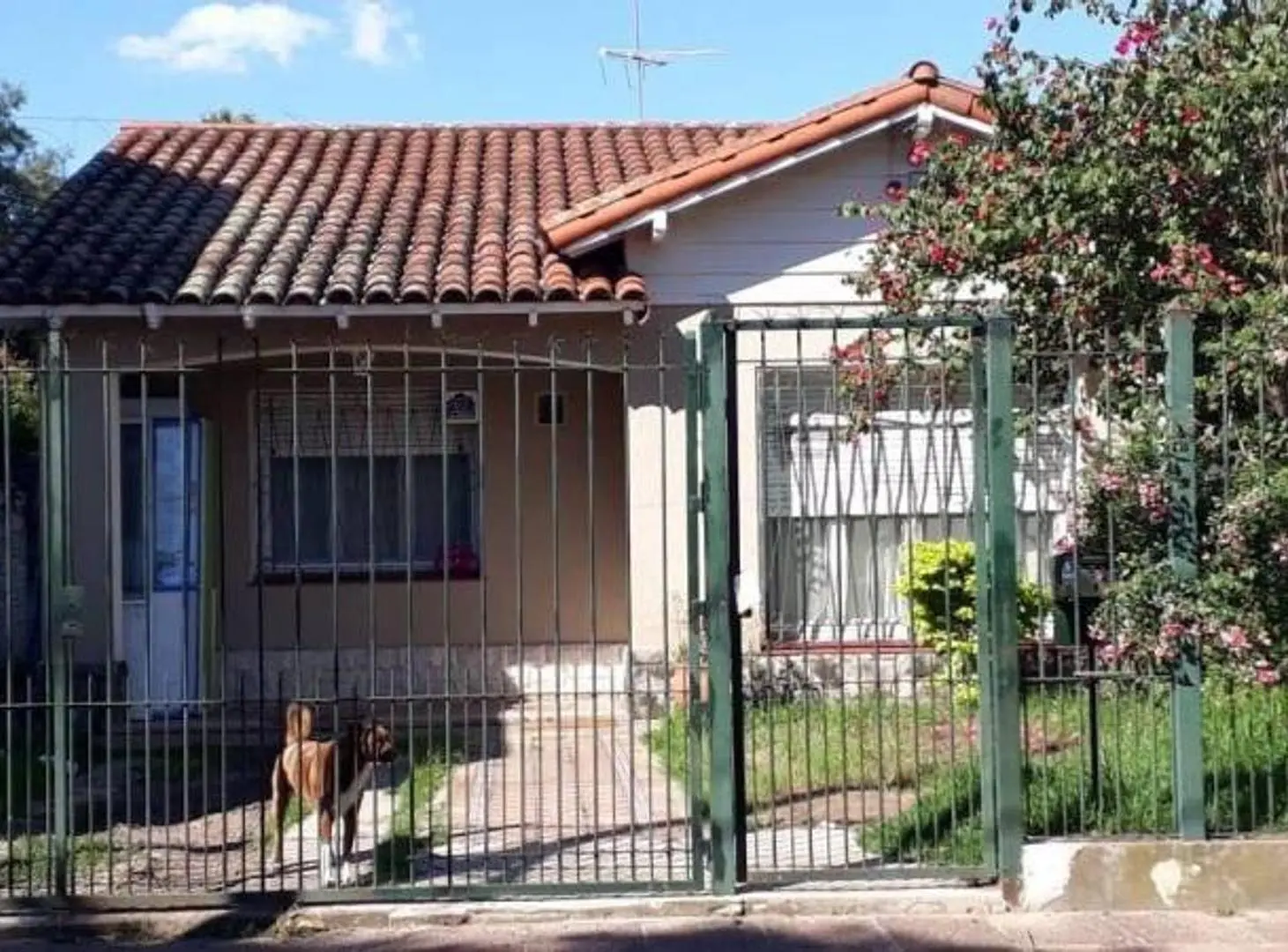 Chalet 4 ambientes con jardín en excelente ubicación! 1