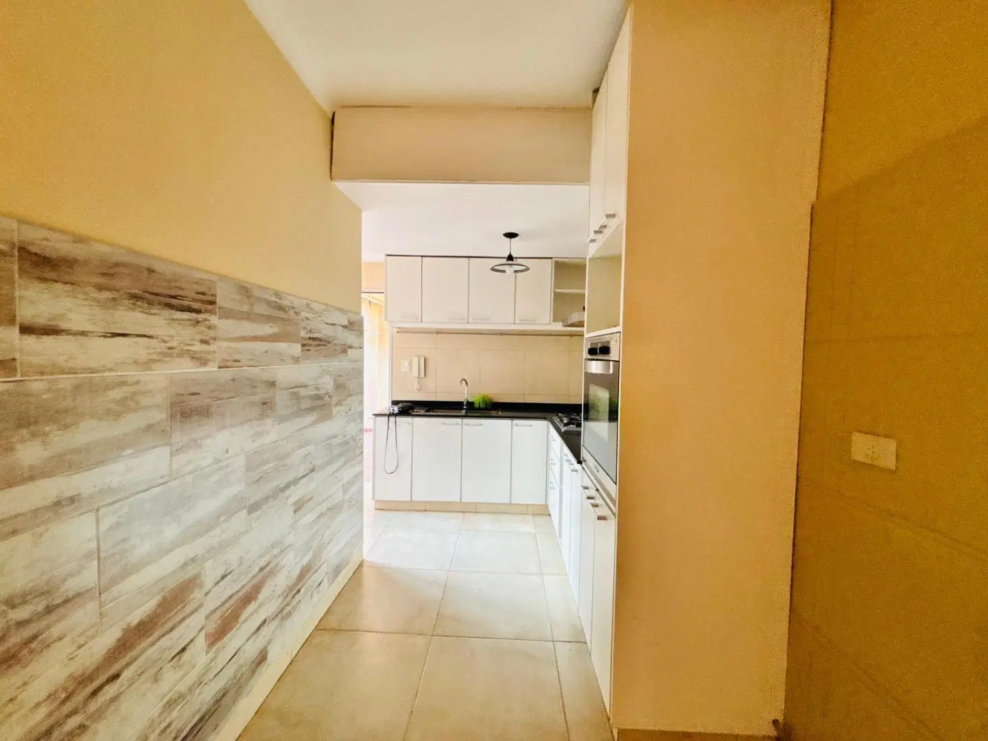 Confortable Chalet en esquina 3 amb. con patio y cochera 2