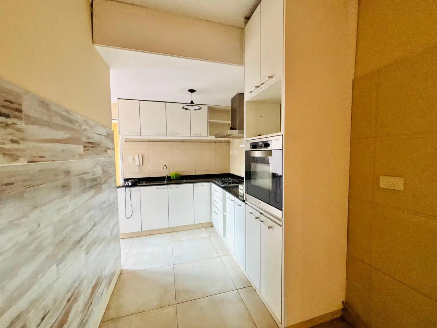 Confortable Chalet en esquina 3 amb. con patio y cochera 4