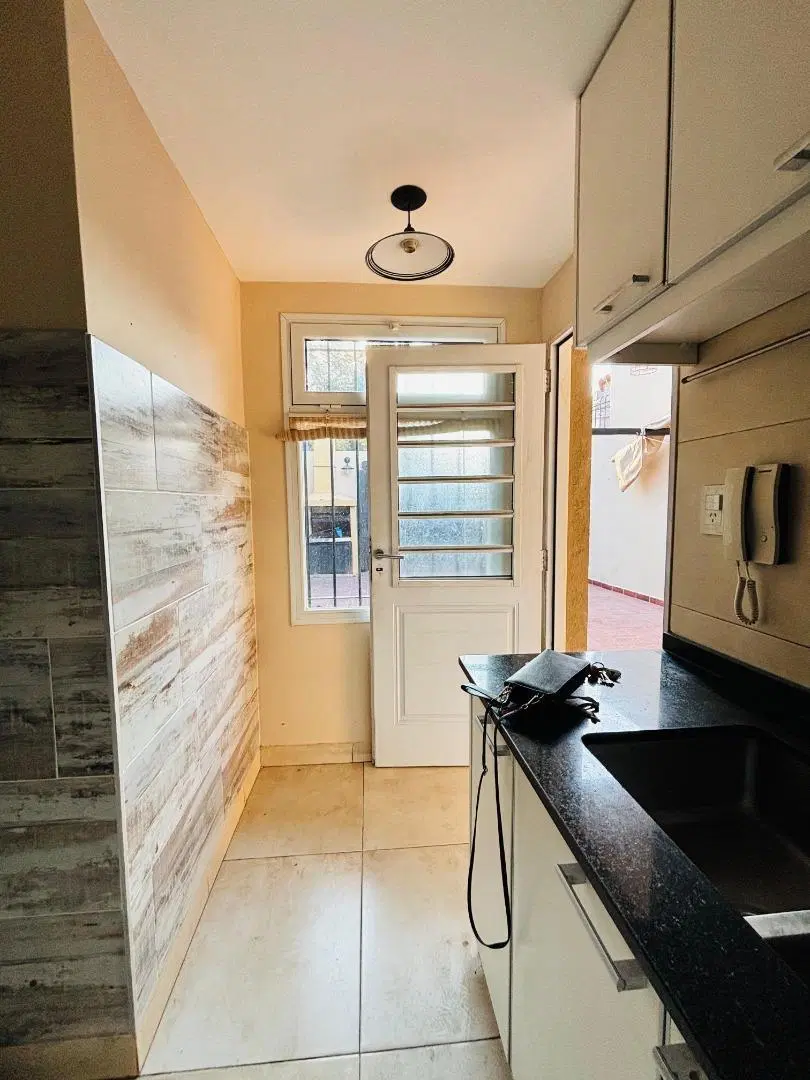 Confortable Chalet en esquina 3 amb. con patio y cochera 5