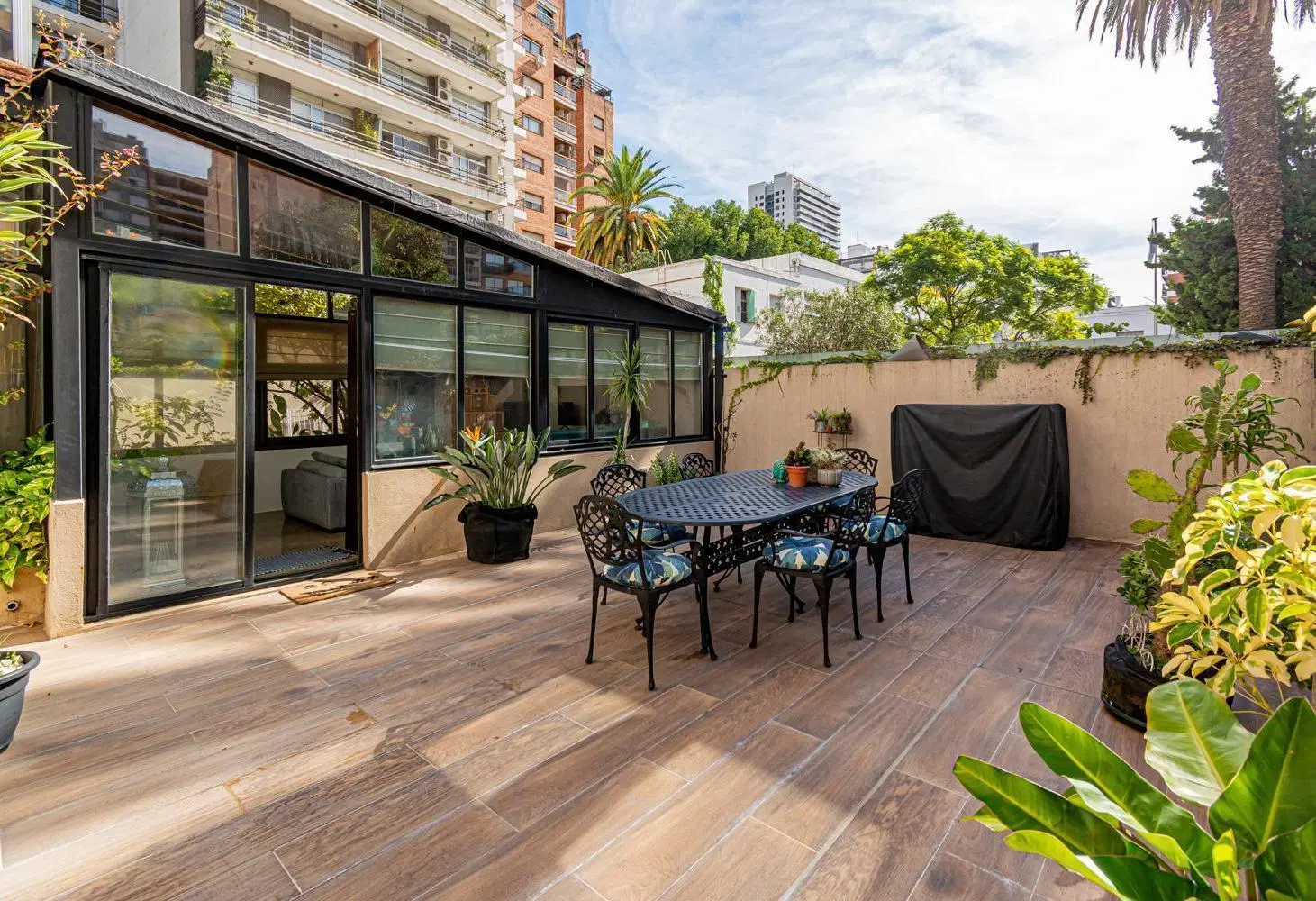 LUMINOSO CUATRO AMBIENTES, CON TERRAZA PROPIA Y PARRILLA !! 4