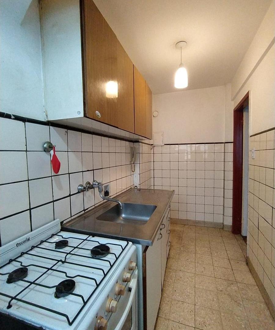 Foto de TRES AMBIENTES EN MUY BUENA UBICACIÓN ! RETASADO !!, imagen 3