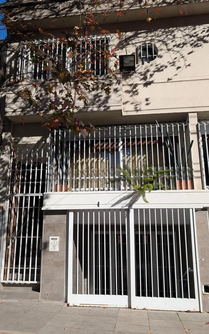 Otamendi al 200  Caballito Triplex c-ascensor 4 amb 3 bñs d-s gje 2 autos tzas VENTA 5