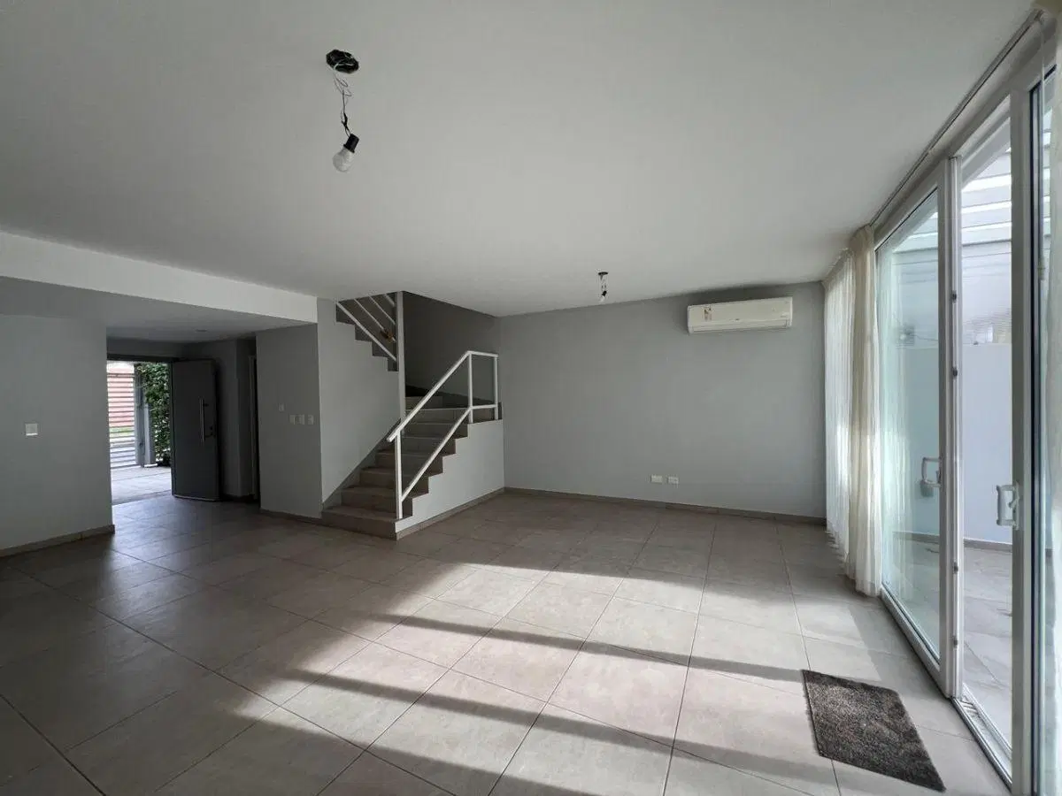IMPECABLE CASA DE 5 AMBIENTES CON COCHERA | RIOBAMBA 500, BECCAR 1