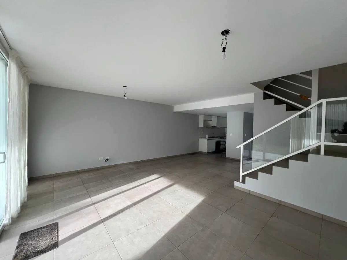 IMPECABLE CASA DE 5 AMBIENTES CON COCHERA | RIOBAMBA 500, BECCAR 2