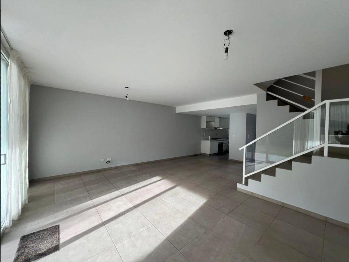 Foto de Impecable Casa de 5 Ambientes C/ JARDÍN - TERRAZA Y PARRILLA, imagen 2