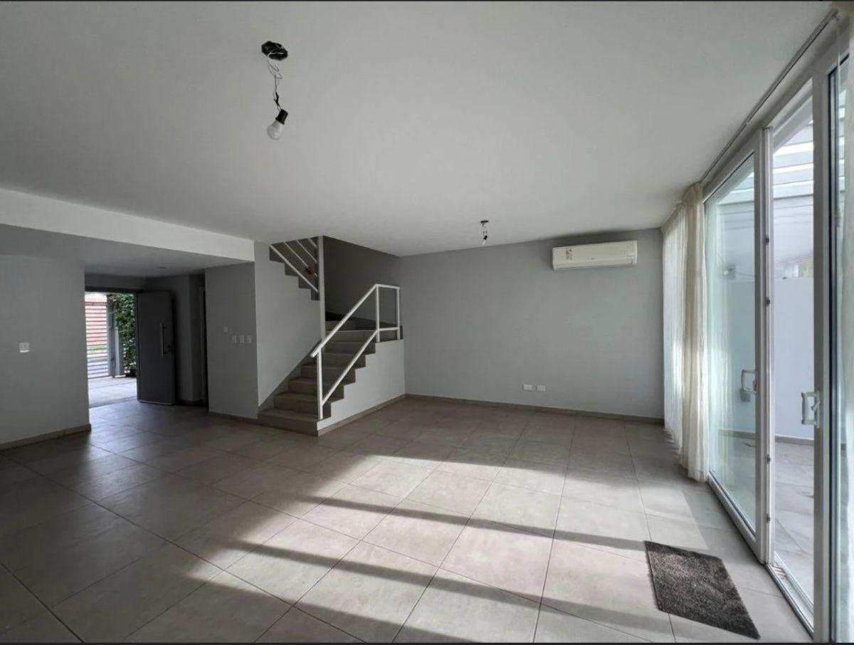 Foto de Impecable Casa de 5 Ambientes C/ JARDÍN - TERRAZA Y PARRILLA, imagen 1