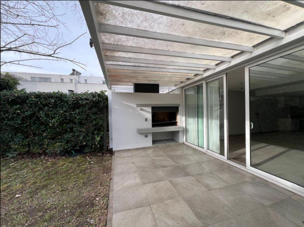 Foto de Impecable Casa de 5 Ambientes C/ JARDÍN - TERRAZA Y PARRILLA, imagen 3
