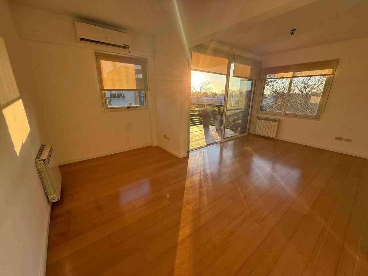 Foto de TRES AMBIENTES, DOS DORMITORIOS EN SUITE, COCHERA CUBIERTA | HAEDO, imagen 3
