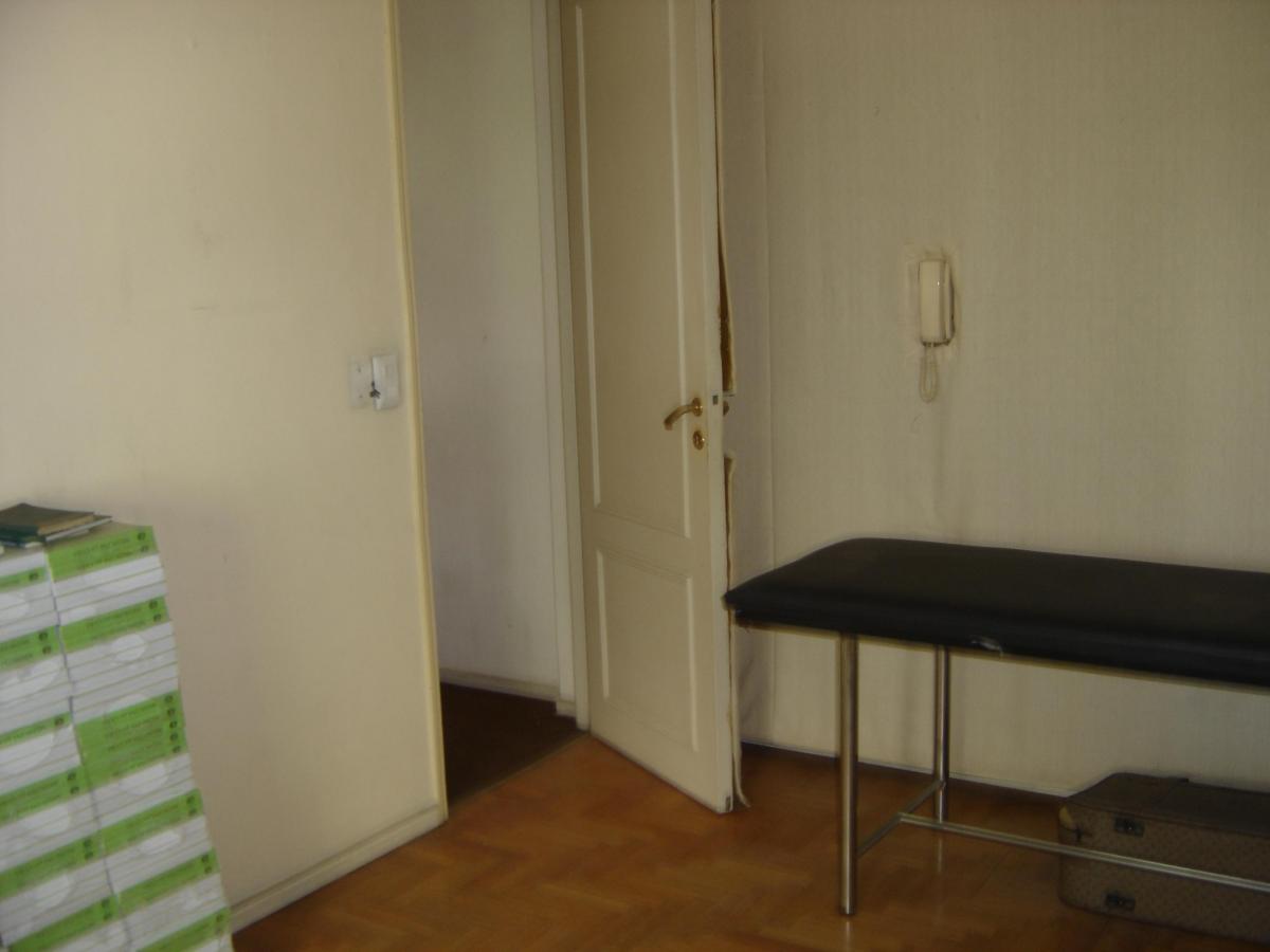 Foto de DEPARTAMENTO 4 AMBIENTES A REFACCIONAR EN EXCELENTE UBICACION, imagen 2