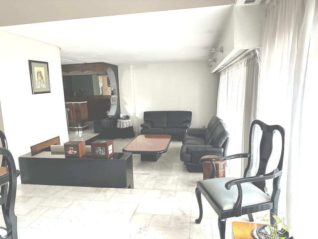 Extraordinario Piso 5 Ambientes con Dependencia con Balcon Aterrazado 1