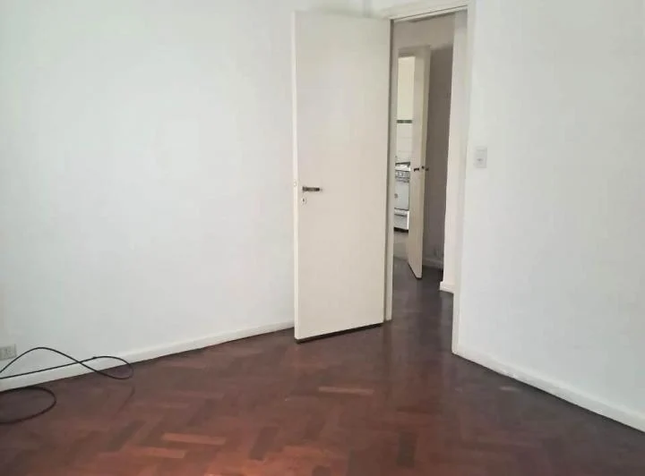 MUY BUEN Y AMPLIO DEPARTAMENTO 2 AMBIENTES CON DOS PATIOS 4