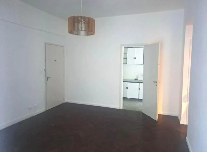 MUY BUEN Y AMPLIO DEPARTAMENTO 2 AMBIENTES CON DOS PATIOS 1