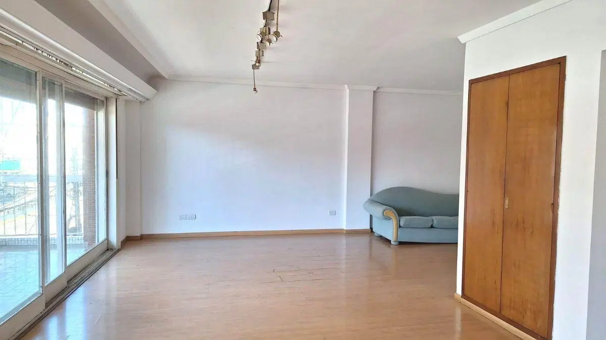 EXTRAORDINARIO SEMIPISO 5 AMBIENTES CON DEPENDENCIA Y COCHERA! 5
