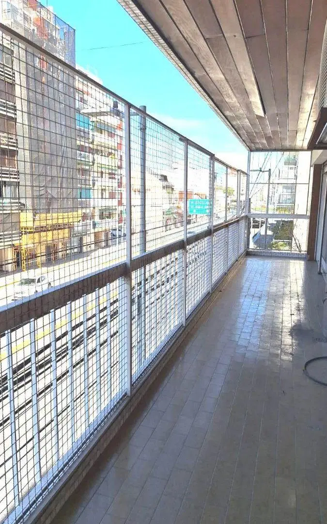 EXTRAORDINARIO SEMIPISO 5 AMBIENTES CON DEPENDENCIA Y COCHERA! 4