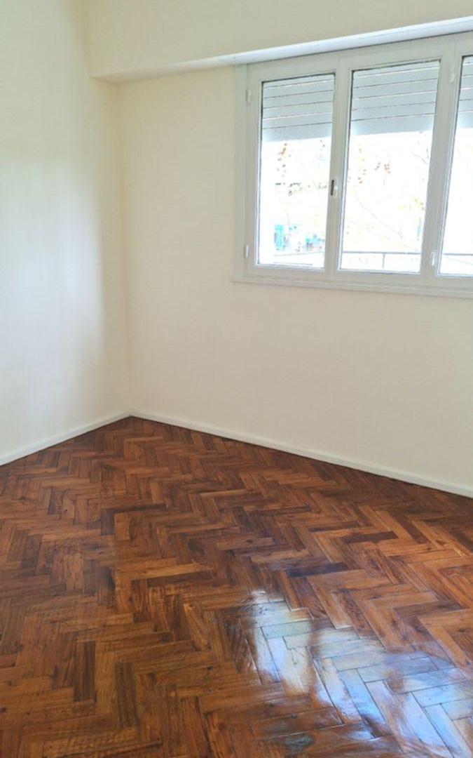 Foto de HERMOSO DEPARTAMENTO 2 AMBIENTES CON BALCON A NUEVO (3ER POR ESCALERA), imagen 2