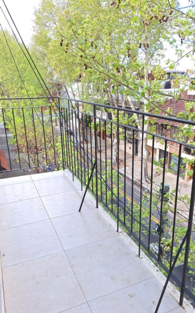 Foto de HERMOSO DEPARTAMENTO 2 AMBIENTES CON BALCON A NUEVO (3ER POR ESCALERA), imagen 4