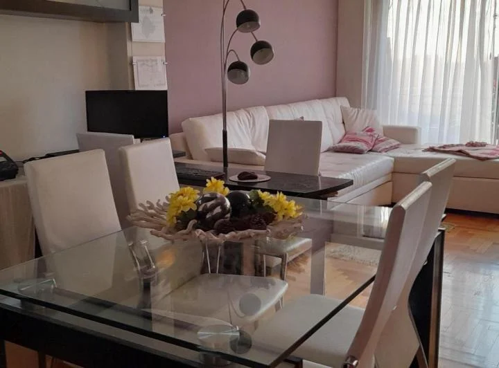excelente departamento frente con balcòn 2