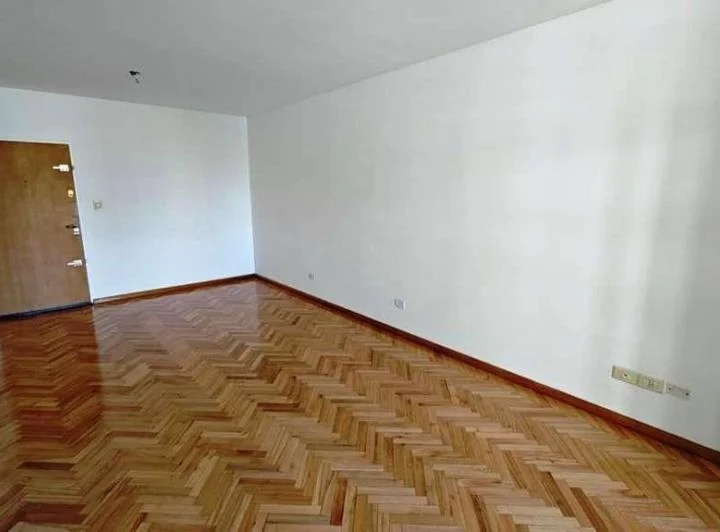 3 amb. - con cochera - impecable - balcon.- 4