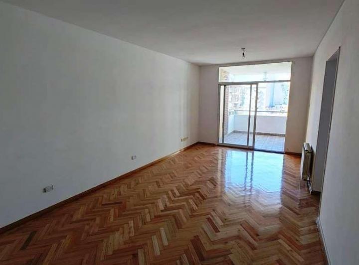 3 amb. - con cochera - impecable - balcon.- 5