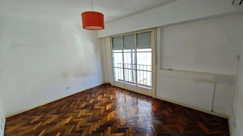 1 Amb. - balcon - luminoso - piso alto.- 1