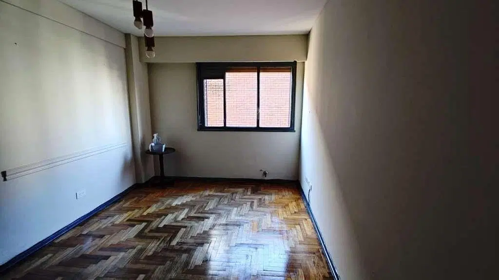 3 Amb. - Lateral - Muy buena ubicacion.- 3