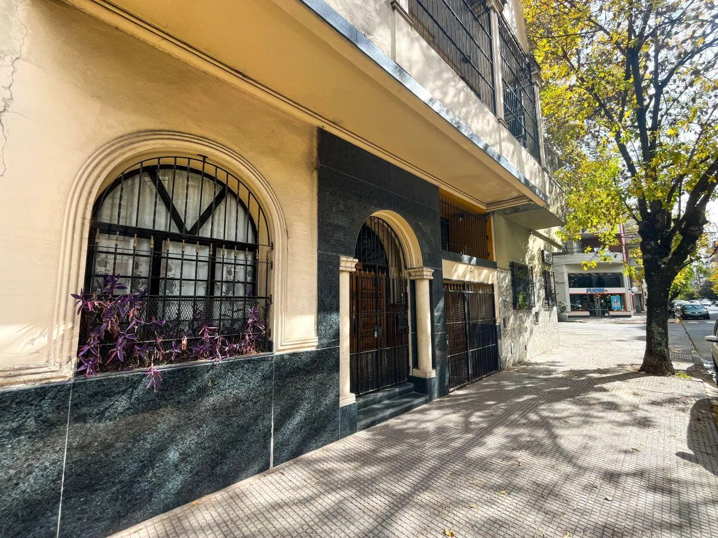 Casa lote propio - 400 m2 aprox - 3 plantas - garaje.- 4