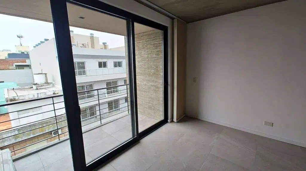 2 Ambientes a estrenar - frente - balcon.- 3