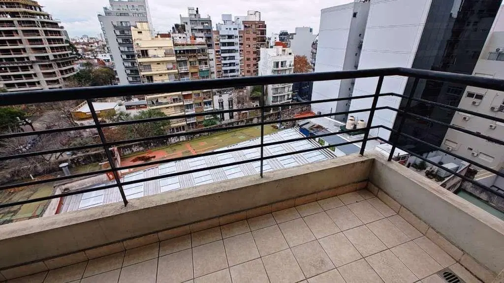 1 Amb. - contrafrente - balcon.- 4