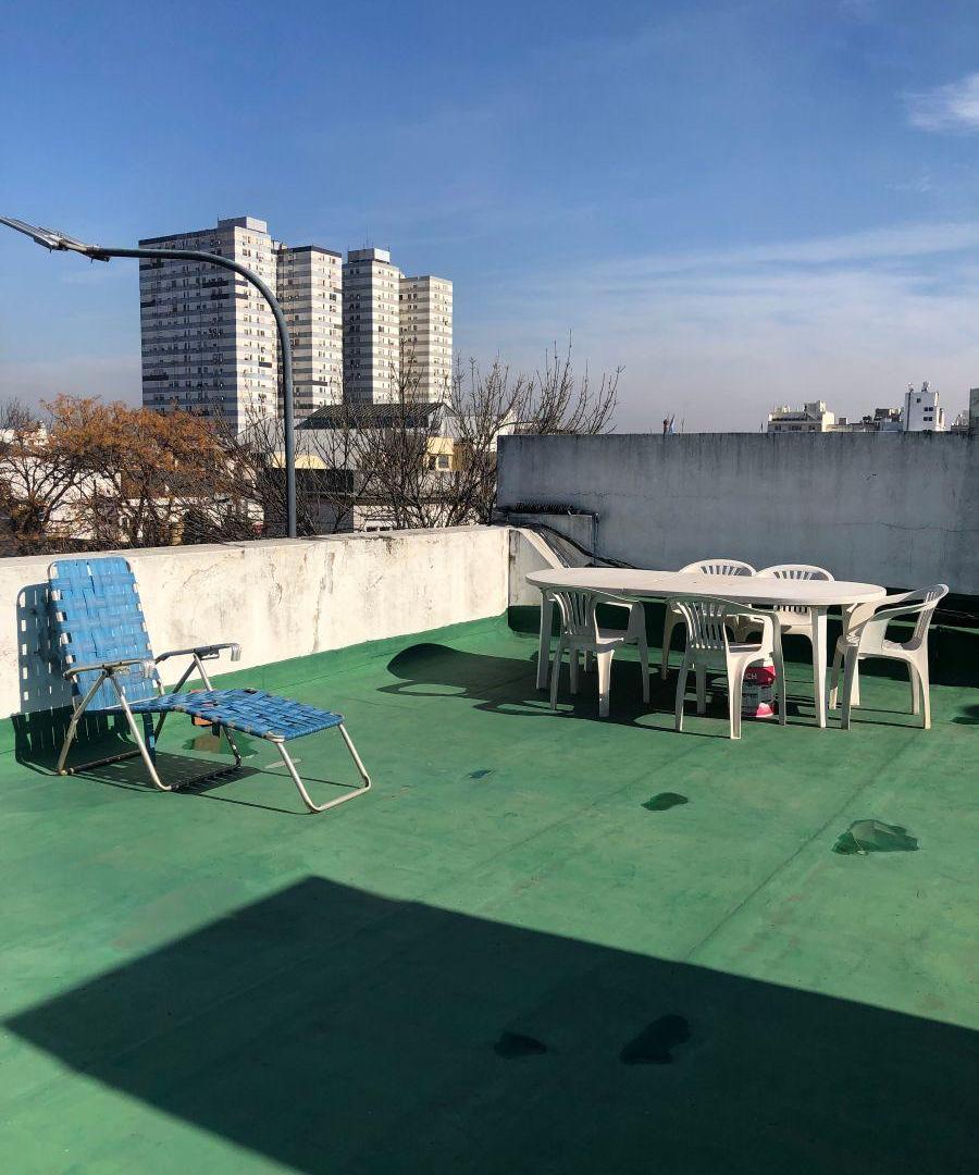 amplio 3 ambientes con con terraza y parrilla