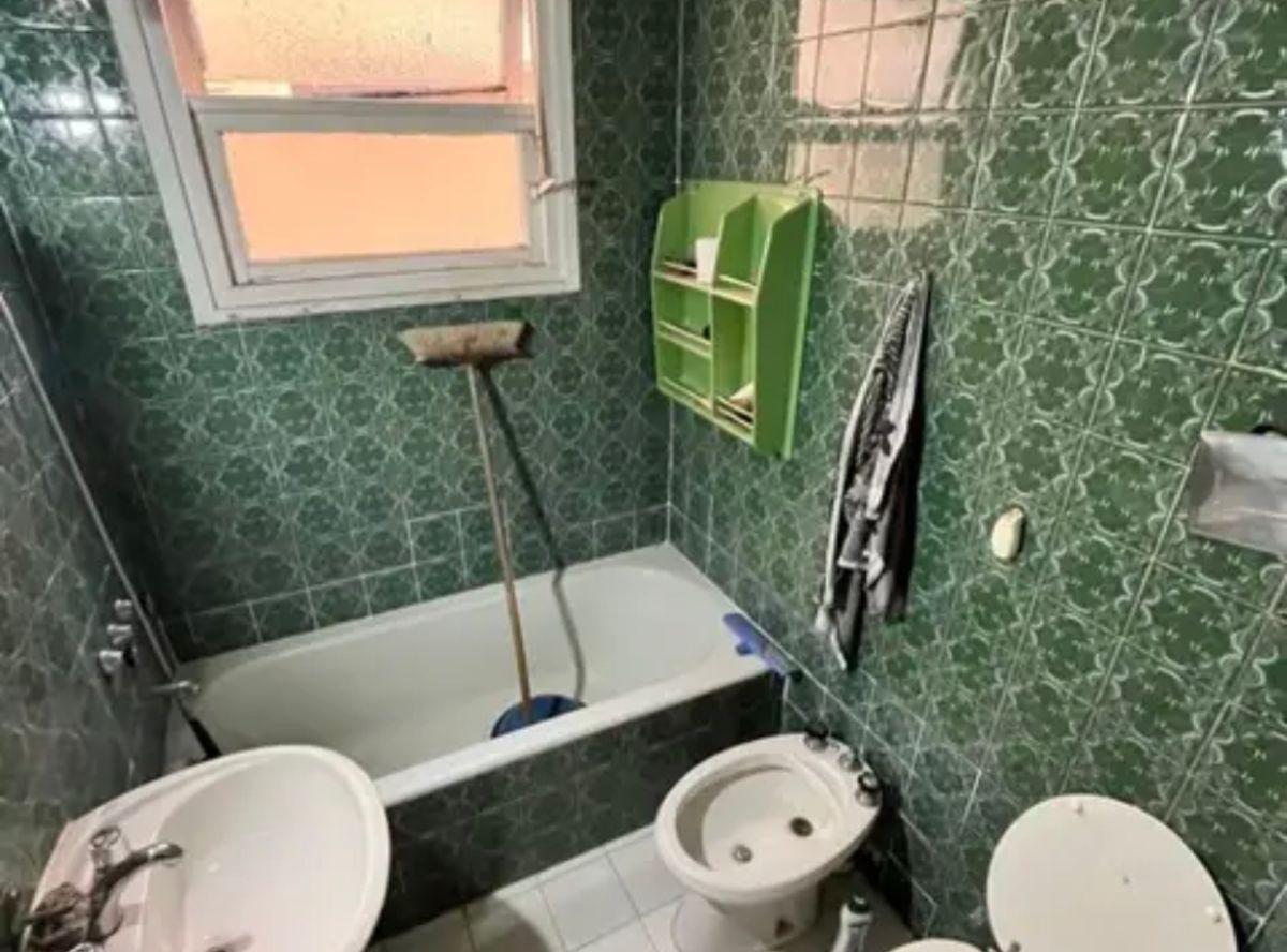 Foto de OPORTUNIDAD!!!!! AMPLIO 2 AMBIENTES A RECICLAR., imagen 1