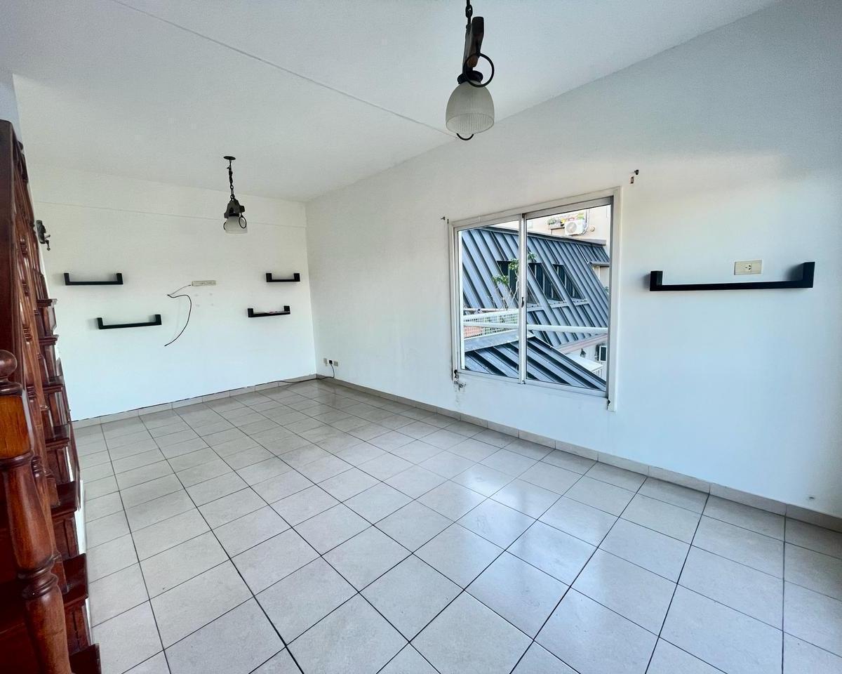 Foto de Triplex de 3 ambientes con balcón! VENTA CON RENTA, imagen 4