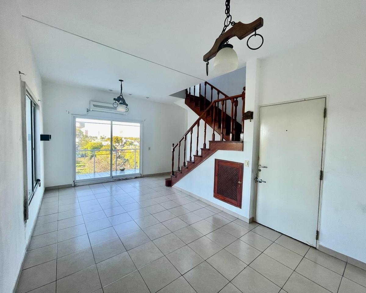 Foto de Triplex de 3 ambientes con balcón! VENTA CON RENTA, imagen 5