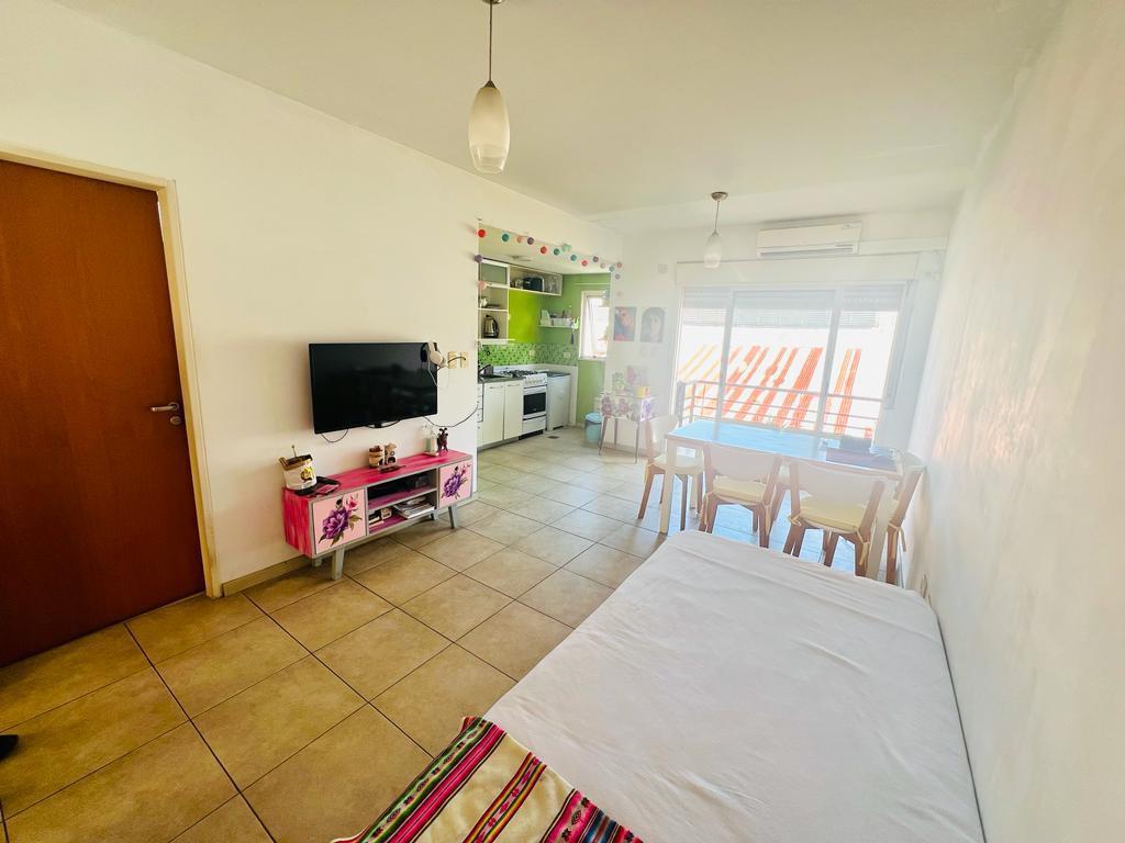 Venta con Renta / Departamento de Dos Ambientes / Saavedra 1
