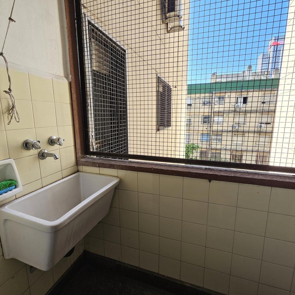Departamento de 4 Ambientes con Cochera Descubierta en Venta! Saavedra 1